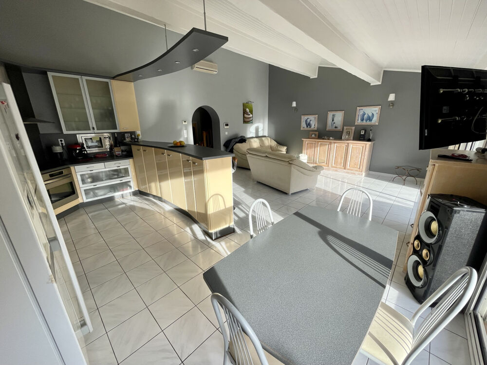 Atelier, bureaux, appartement et garage à Saint-Paul de Fenouillet