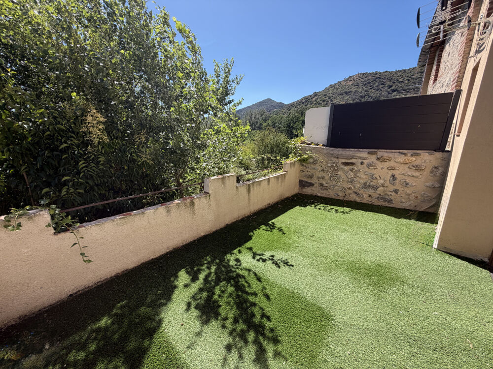 RODES - MAISON DE VILLAGE AVEC GARAGE ET TERRASSE
