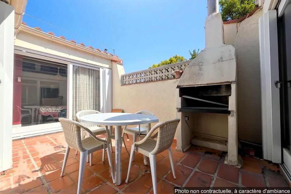 Belle opportunité ! 150 mètres de la plage maison avec patio et parking sans copropriété !