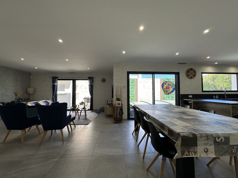 Maison de plain pied, 4 chambres, garage, piscine
