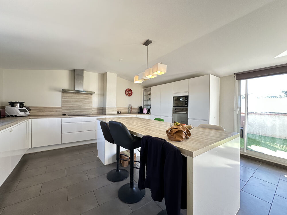 Vente Appartement SAINT CYPRIEN. Vente appartement 114m2, T4/5, garage, PARKING, grande terrasse St cyprien