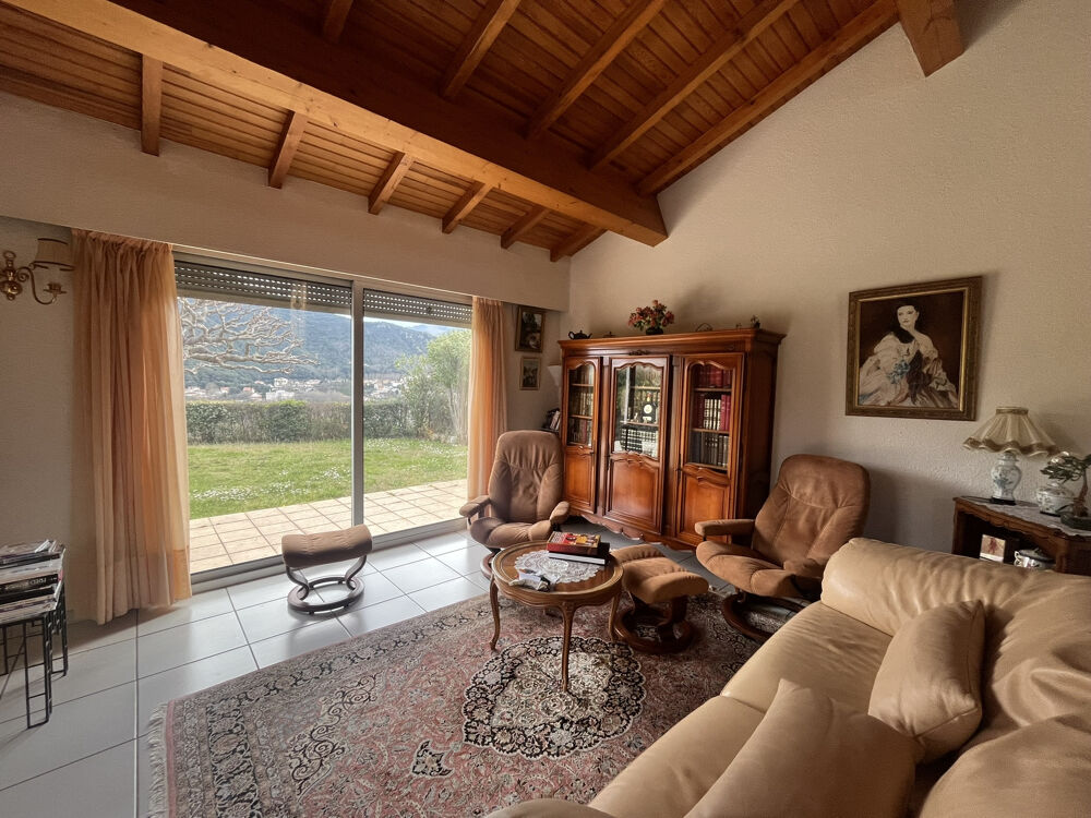 VILLA D'ARCHITECTE SUR BEAU TERRAIN 4 FACES
