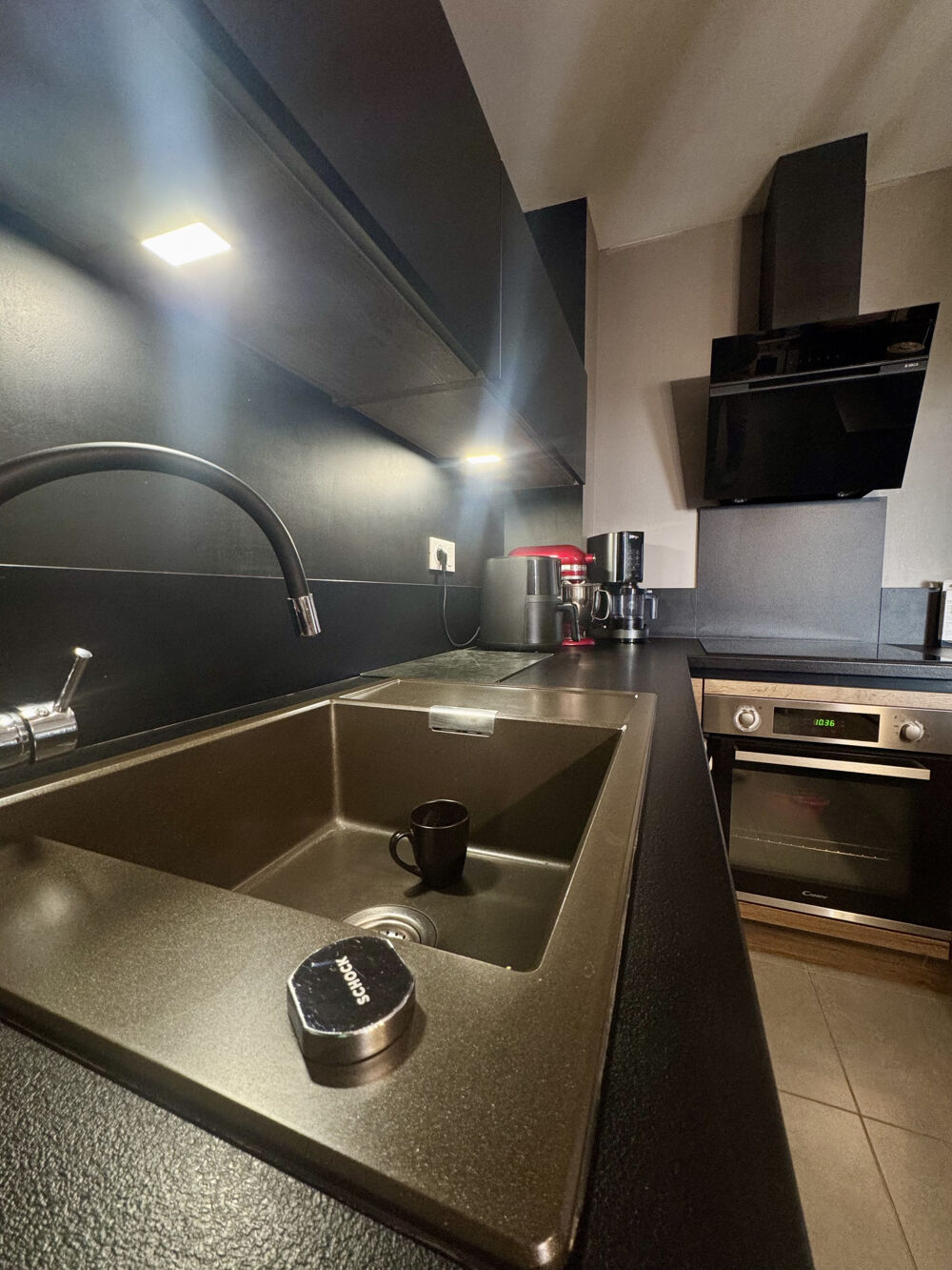 Charmant appartement de type T3 avec terrasse, place de parking et garage fermé dans une résidence sécurisée