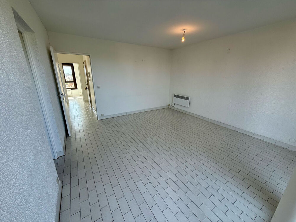 Appartement 2 pièces 7ème et dernier étage - Parking et cave privés