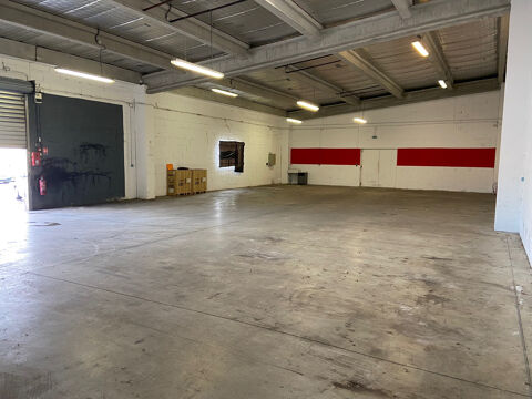   Local commercial 1060m2 + parkings 