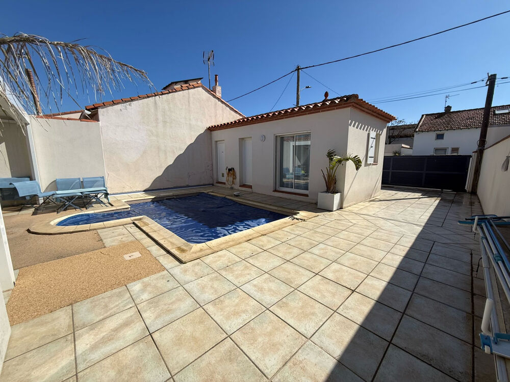 Maison de plain pied composée de 2 parties.