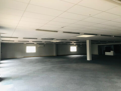   Local commercial 1060m2 + parkings 