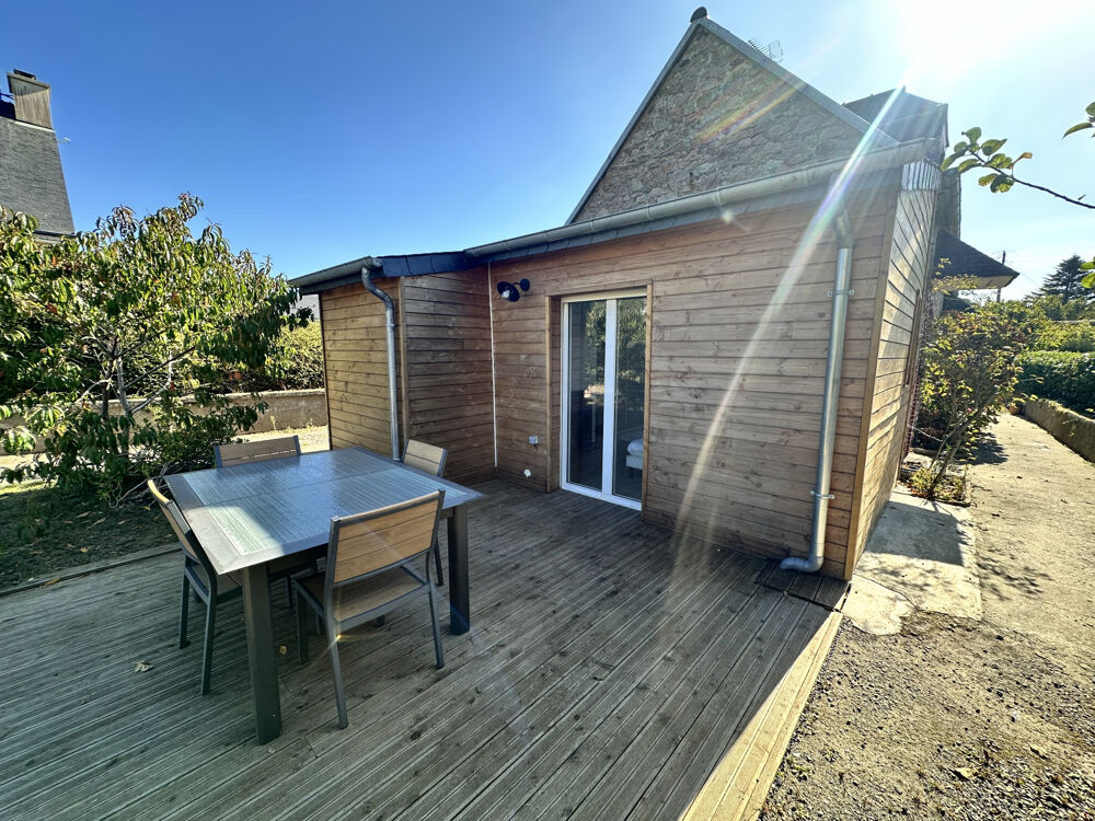 Maison meublée à louer à PAIMPOL, trois chambres, jardin, garage.