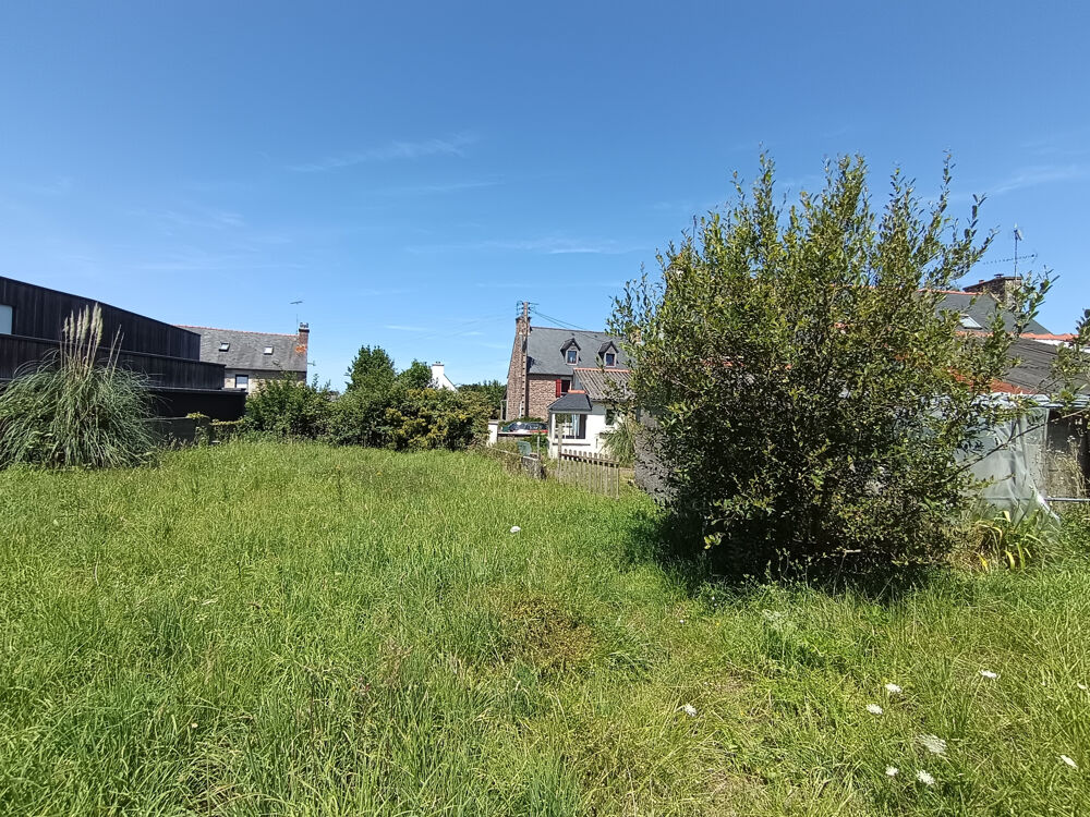 A VENDRE A PAIMPOL, VIEUX BOURG, MAISON A RENOVER SUR TERRAIN 732 M2