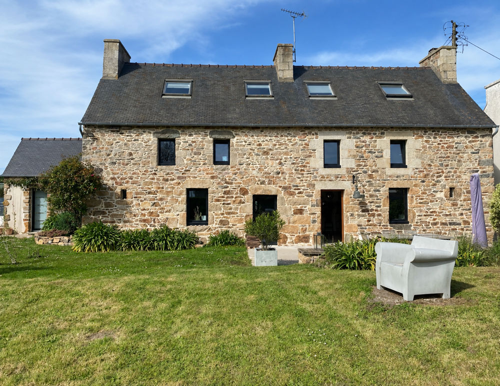 Vente Maison A VENDRE A PLOUBAZLANEC, DANS LE BOURG, BELLE MAISON 167 m2 HABITABLES, 4 CHAMBRES SUR PARCELLE PAYSAGER 789m2 Ploubazlanec