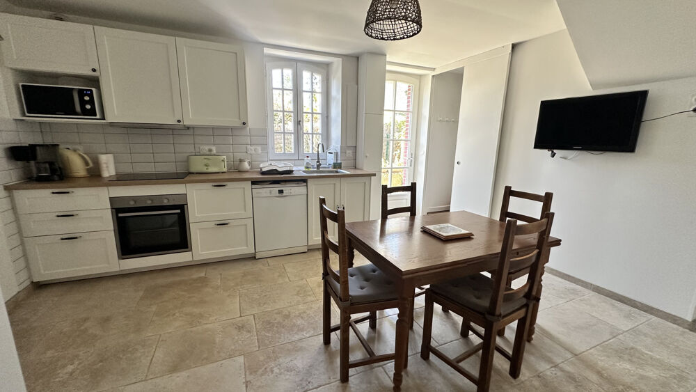 Maison meublée à louer à PAIMPOL, trois chambres, jardin, garage.