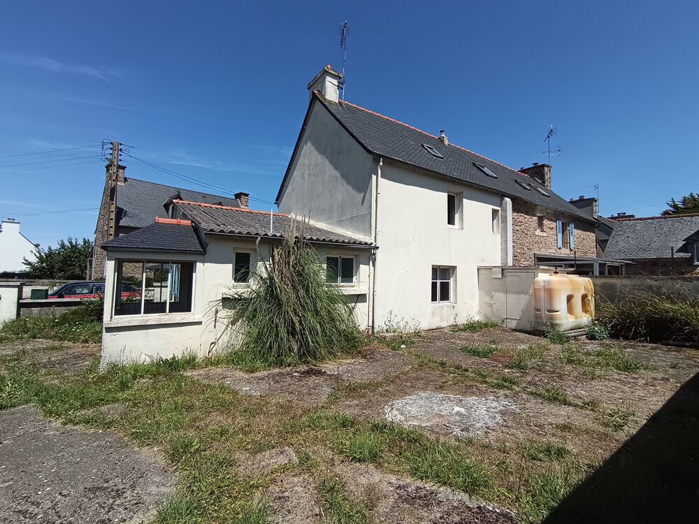 A VENDRE A PAIMPOL, VIEUX BOURG, MAISON A RENOVER SUR TERRAIN 732 M2