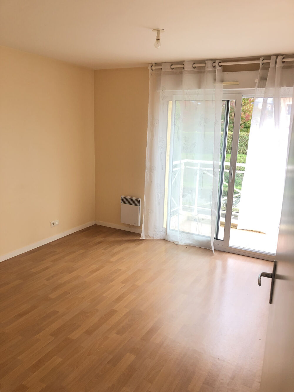 A LOUER, PLOUHA, APPARTEMENT 3 PIECES, 1e étage Résidence sécurisée à proximité du bourg et des commerces