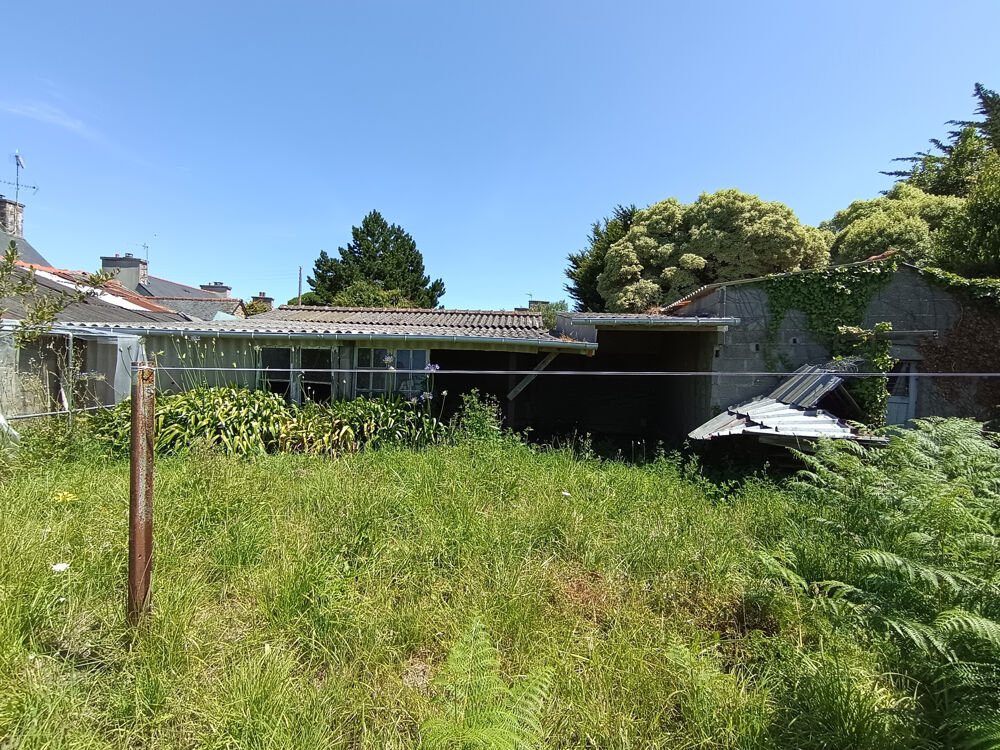 A VENDRE A PAIMPOL, VIEUX BOURG, MAISON A RENOVER SUR TERRAIN 732 M2