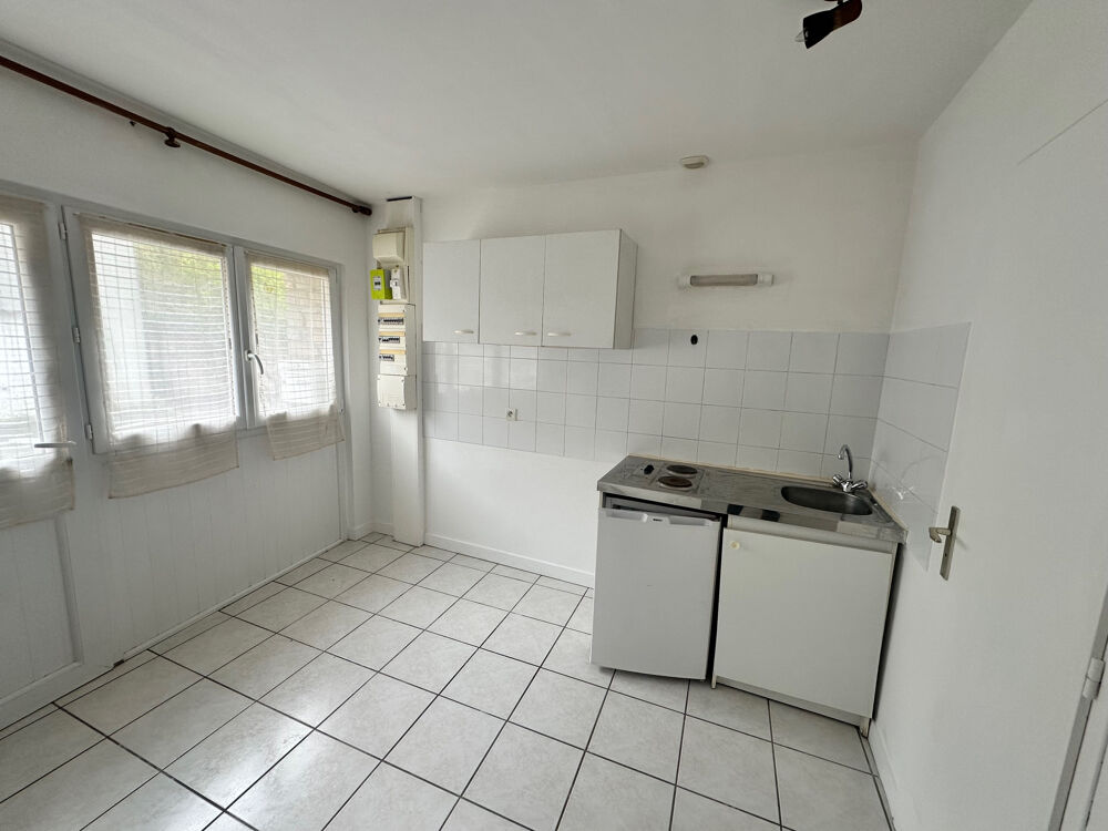A LOUER, PLOURIVO, dans le bourg, maison T2 sans jardin.