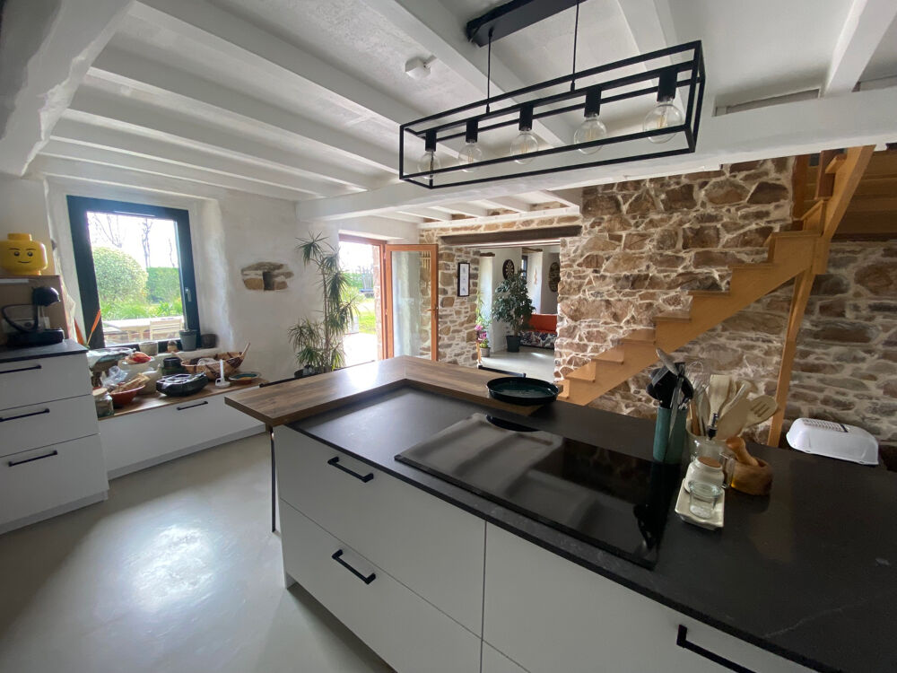 Vente Maison A VENDRE A PLOUBAZLANEC, DANS LE BOURG, BELLE MAISON 167 m2 HABITABLES, 4 CHAMBRES SUR PARCELLE PAYSAGER 789m2 Ploubazlanec