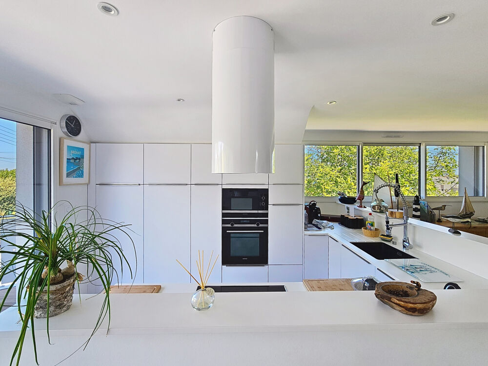 EXCLUSIVITÉ - A VENDRE MAISON RÉCENTE AVEC VUE MER À LOGUIVY-DE-LA-MER