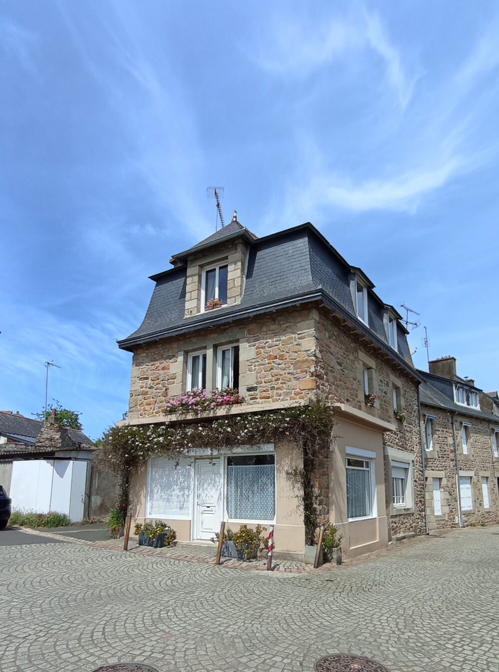 MAISON 123 M2, TERRAIN 62 M2, A VENDRE CENTRE PAIMPOL, COMMERCES, PORT