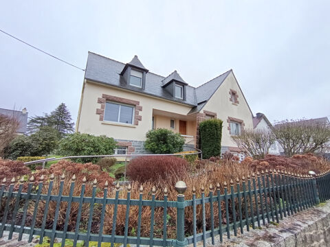   MAISON 171 M2, TERRAIN 1046 M2, LANVOLLON, ECOLES, COMMERCES Maison - 7 pièce(s) - 171 m²