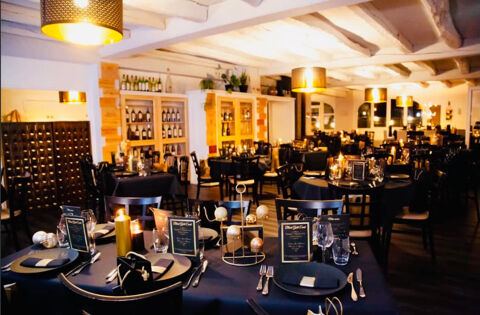 Occasion Rare : Grand Restaurant en bordure du Doubs, Bar d'ambiance et espace dancing avec Parking . 192000 25000 Besancon