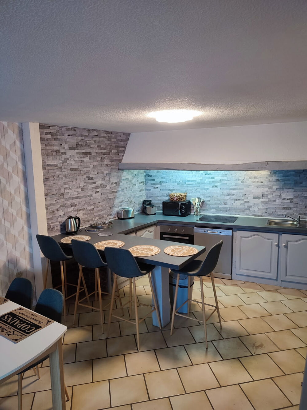 immeuble comprenant un appartement F4 et un duplex F2 le tout sur 144 m2 habitables