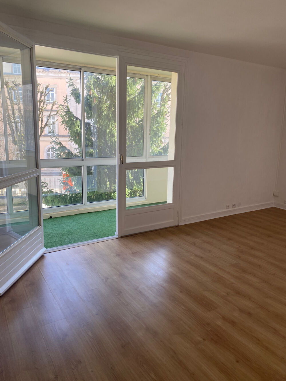 BEL APPARTEMENT LUMINEUX 110 M2 CENTRE-VILLE CHAUMONT