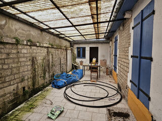  Immeuble à vendre 4 pièces 180 m²