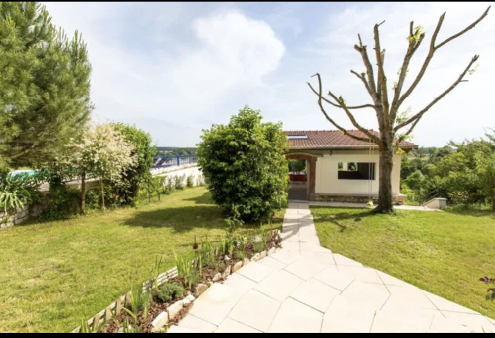Vente Propri�t�/Ch�teau Magnifique Villa de 9 Pi�ces avec Vue sur la Rivi�re, Piscine et Terrain de P�tanque Ray sur saone