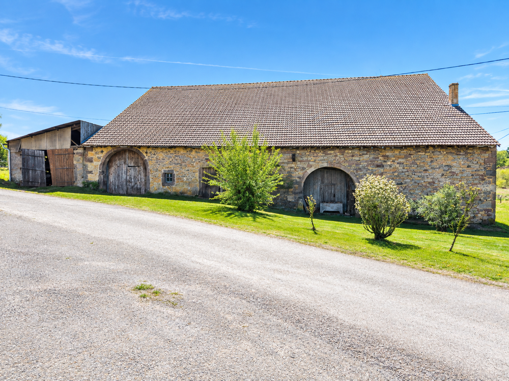 Ferme de caractère à rénover- Dépendance Potentiel exceptionnel à Fougerolles