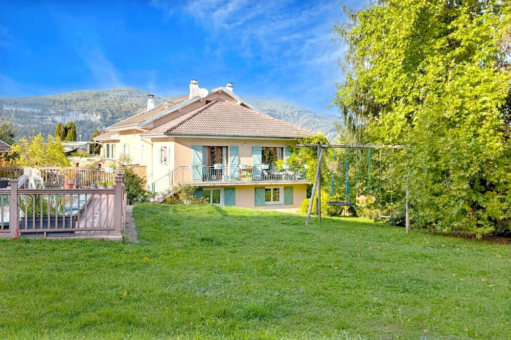 Maison 9 pièces 290 m² · à Dortan · 290 m² · 370 000 €