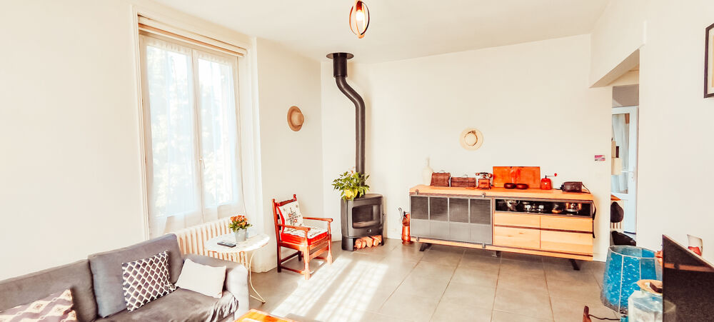 SARLAT À PIED  Maison rénovée 106 m2, 3 chambres + bureau, 90 m2 de terrasses privatives