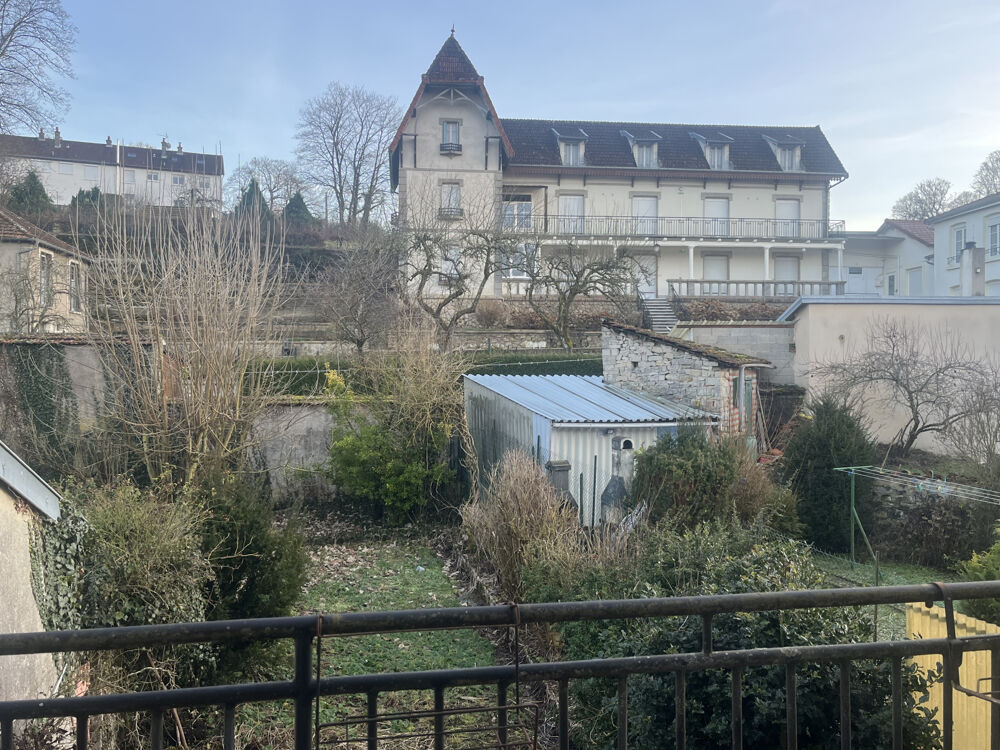 Maison de 166 m2 habitables sur trois étages. Terrain 407 m2