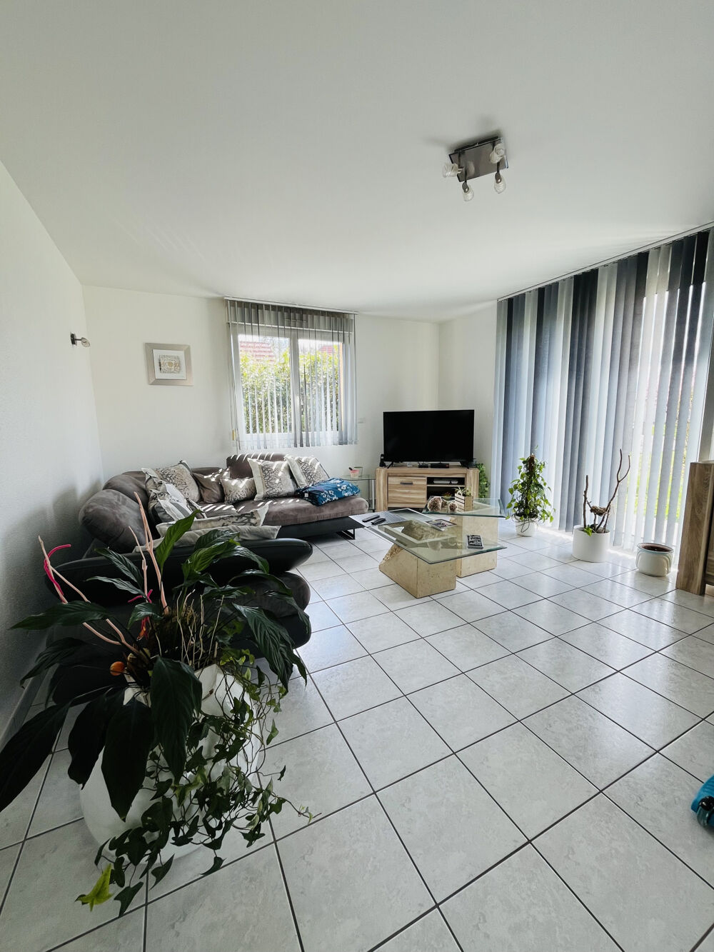 Magnifique maison de 234 m2 à MAGNY-VERNOIS 2 habitations, 5 chambres, bureau et double garage