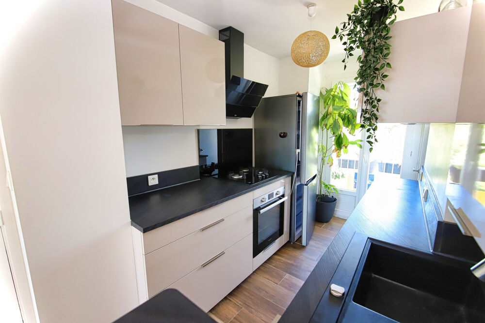 Vente Appartement Appartement 3 pièces avec balcon et place de parking privative et cave à Hyères Hyères
