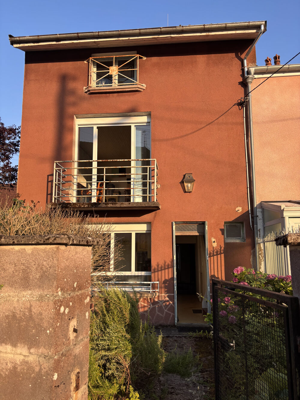 maison d'habitation de type f5, 110 m2 sur un terrain de 86 m2