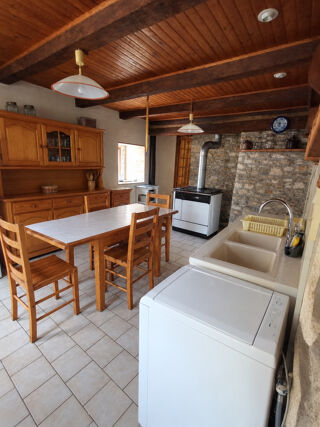 Vente Maison MAISON DE VILLAGE DE CARACTÈRE   160m2   UN BEAU POTENTIEL À RÉVÉLER ! Raze