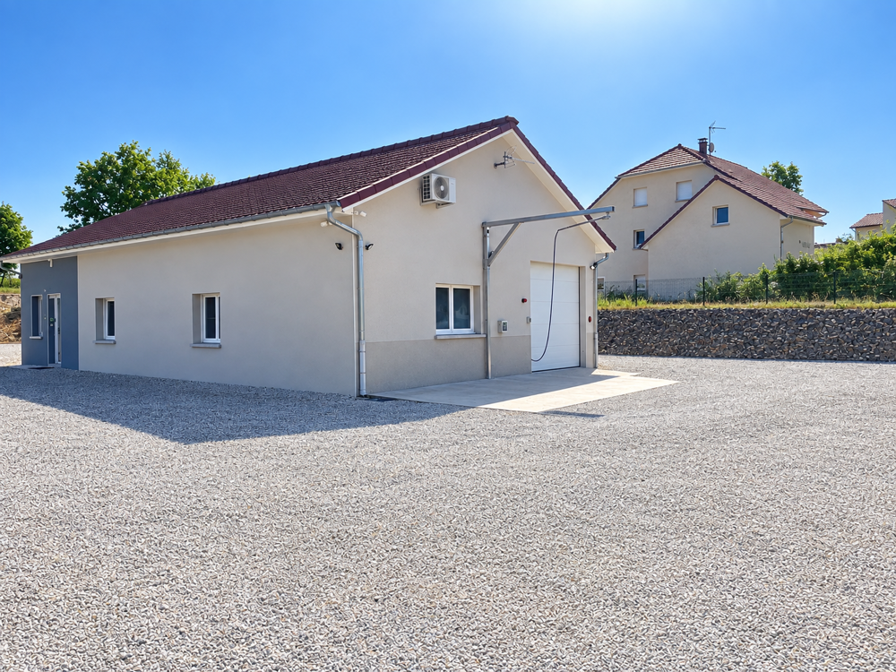 Maison individuelle T6 et local professionnel