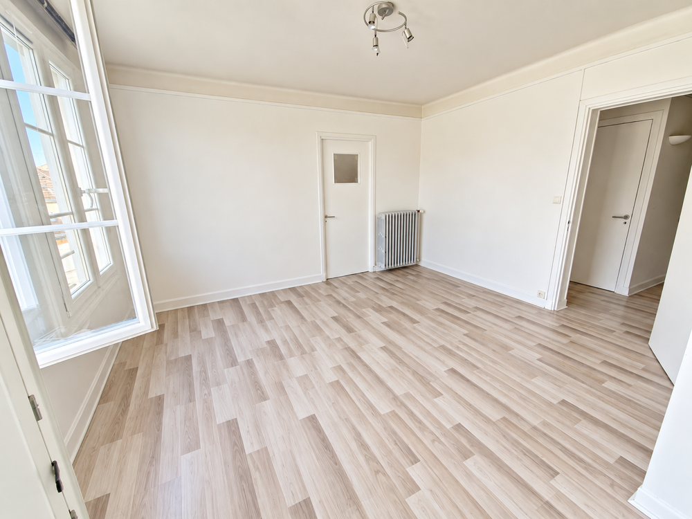   Local professionnel 5 pièces à Châlons-en-Champagne 112.35 m2 Chalons en champagne