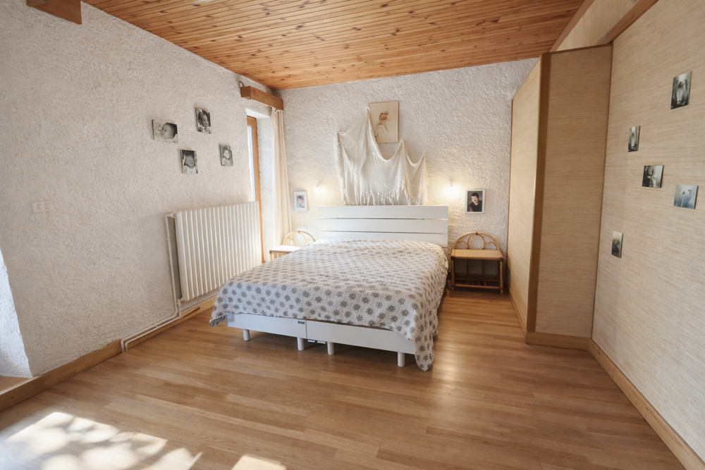 Vente Maison Maison d'architecte en pierre de 270 m2   Terrain arboré de 3 600 m2 Crissey
