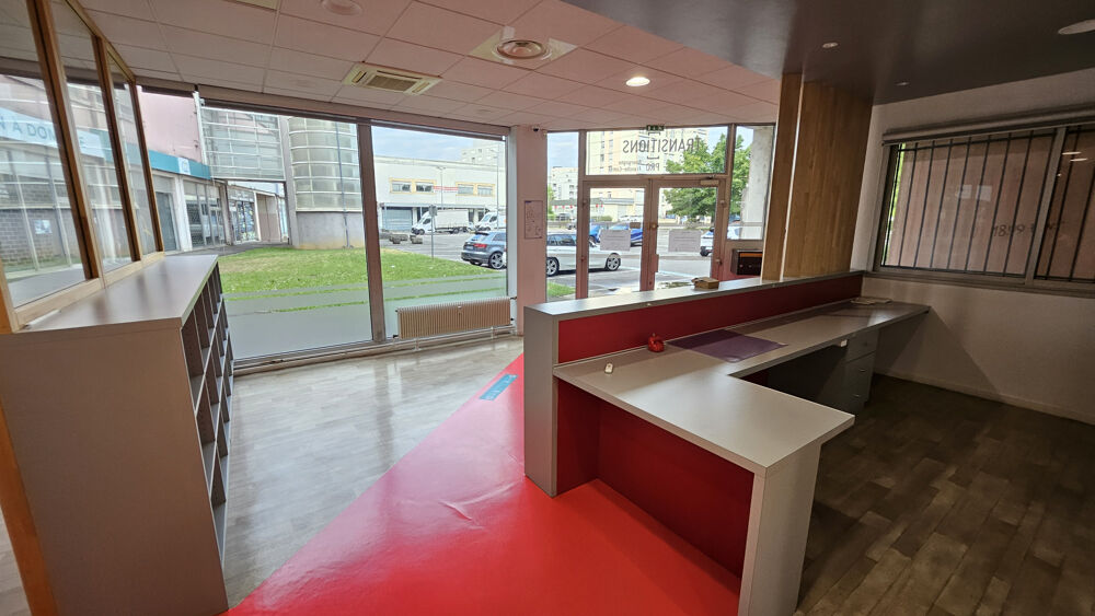   Local commercial ou bureaux / Vitrine RDC / XAVIER MARMIER 