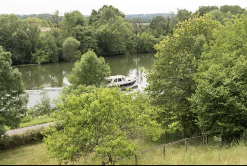 Magnifique Villa de 9 Pièces avec Vue sur la Rivière, Piscine et Terrain de Pétanque