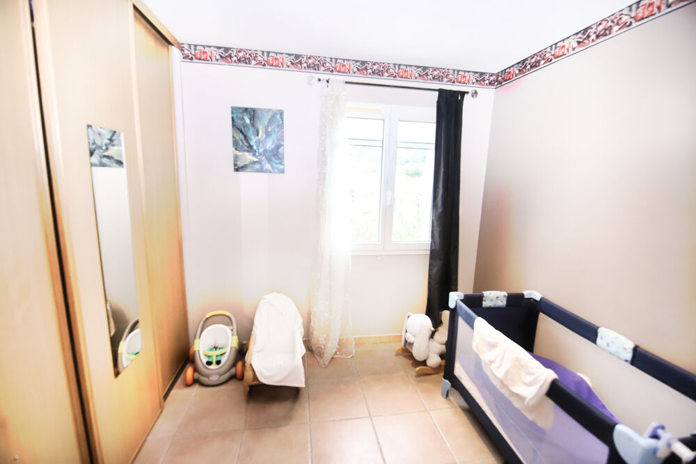 Vente Maison Villa T5 4 chambres dont 2 de plain pied T5 de 128 m2 avec piscine   Pierrefeu-du-Var (83390) Pierrefeu du var