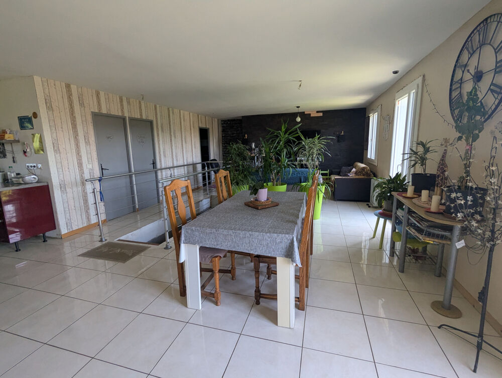 Pavillon sans mitoyenneté sur 1440 m2 à Oyriers