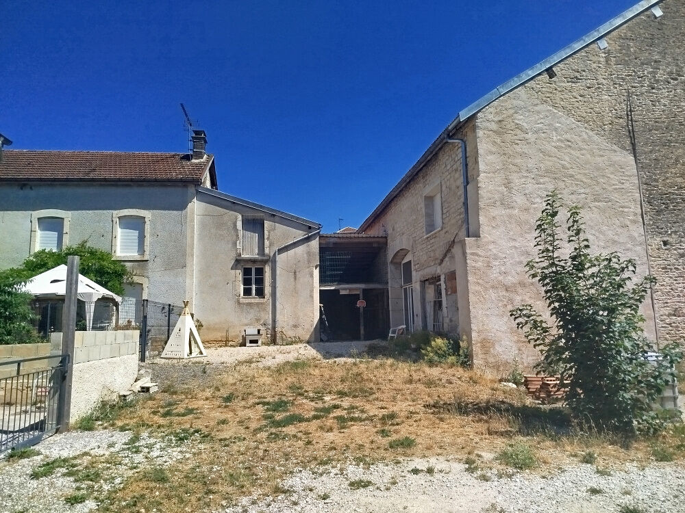 ENSEMBLE IMMOBILIER COMPOSE DE 3 MAISONS