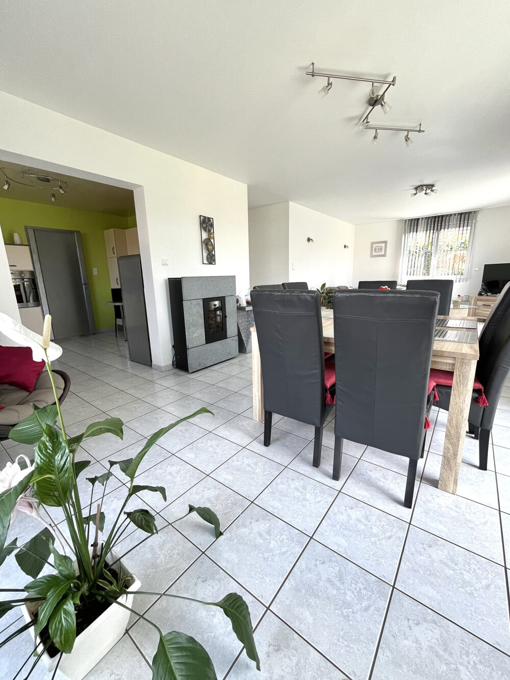 Magnifique maison de 234 m2 à MAGNY-VERNOIS 2 habitations, 5 chambres, bureau et double garage
