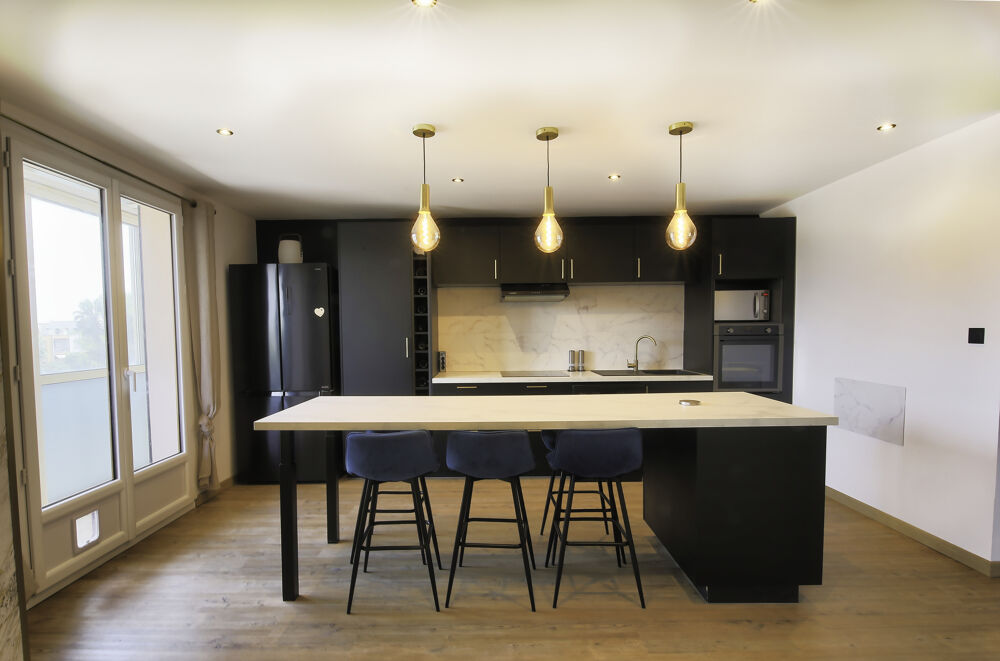 Appartement T4 3 chambres, balcon et garage à vendre à Hyères, quartier de la gare
