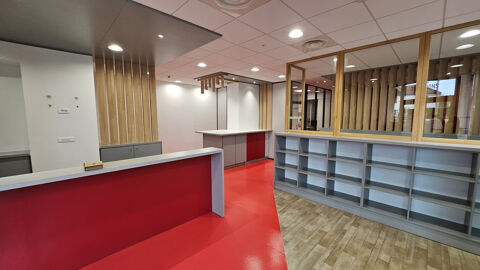   Local commercial ou bureaux / Vitrine RDC / XAVIER MARMIER 