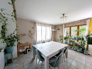 Vente Maison Maison familiale avec piscine, grand terrain et appartement indépendant   Rare à Dortan Dortan