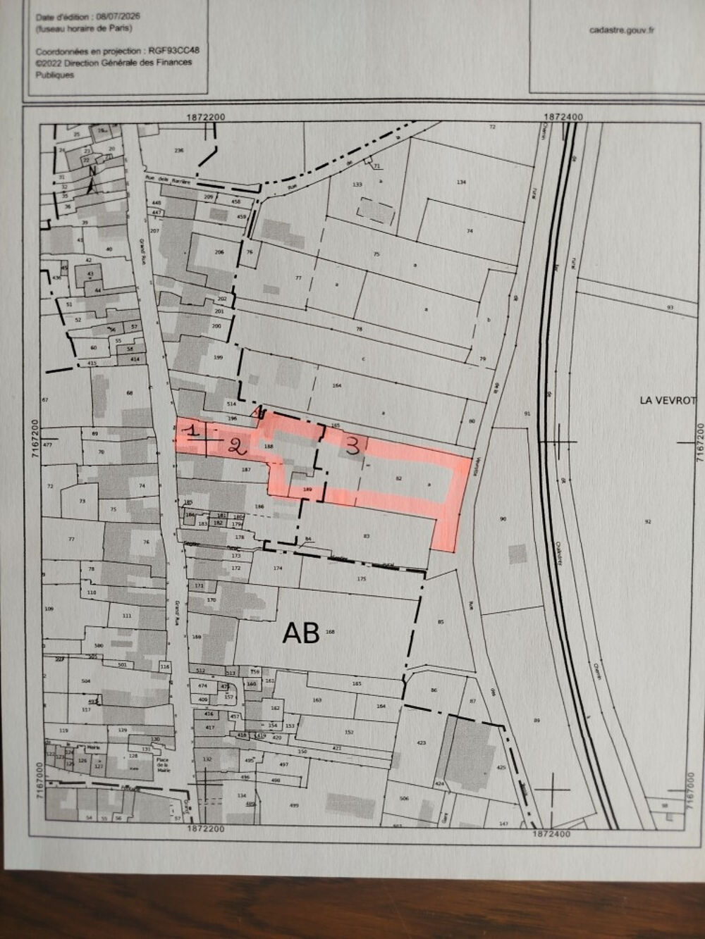 ENSEMBLE IMMOBILIER COMPOSE DE 3 MAISONS