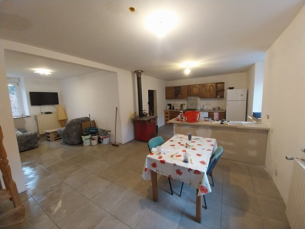 Maison familiale avec terrain et ruisseau à Corravillers